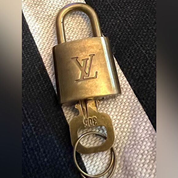 Louis Vuitton Accessories - Louis Vuitton vintage brass luggage lock & key #305